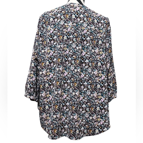 Torrid Haper Floral Bloomcore Sz 2 V-Neck Blouse - Picture 2 of 11